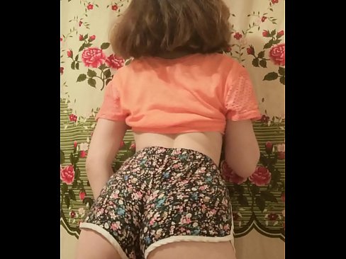 ❤️ Garota jovem e sexy tirando seus shorts da câmera ☑ Porno russo em nós ❌️