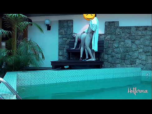 ❤️ Chefe convida empregada para a piscina, mas não conseguiu resistir a um ☑ Porno russo em nós ❌️
